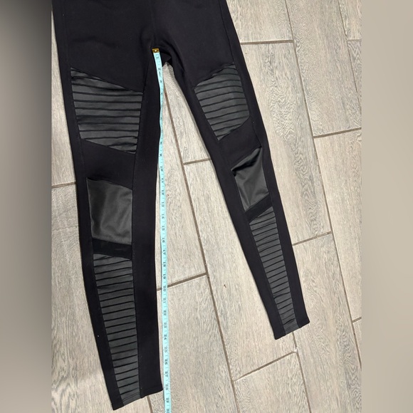 Alo Yoga Moto Sport Leggings with Mesh Panels Size Medium - Picture 6 of 9
